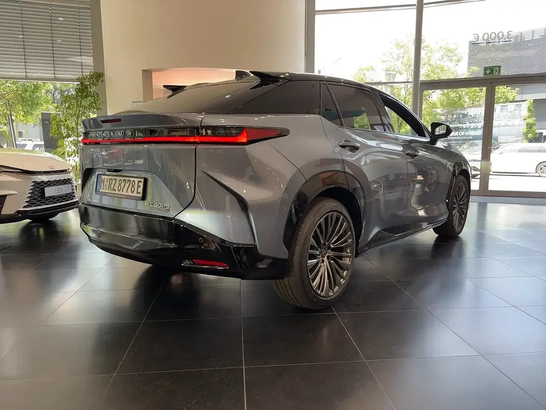 Lexus RZ DIRECT4 Luxury - Thumbnail 4