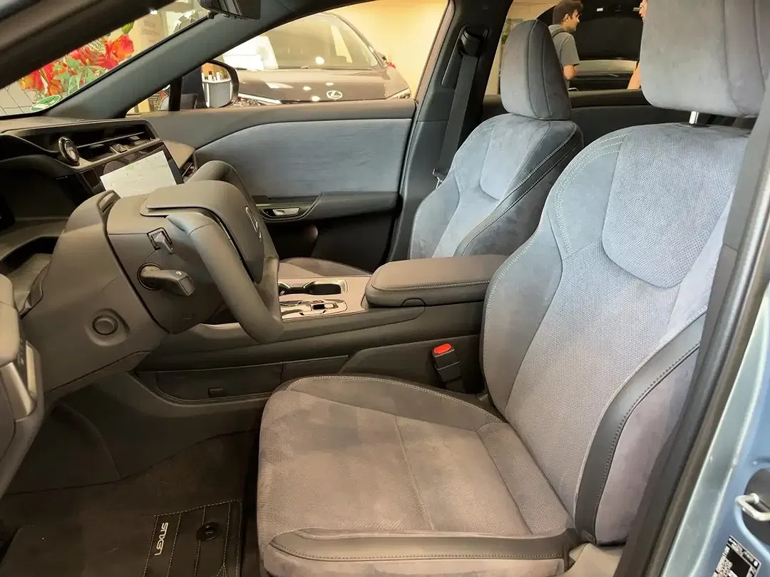 Lexus RZ DIRECT4 Luxury - Thumbnail 8