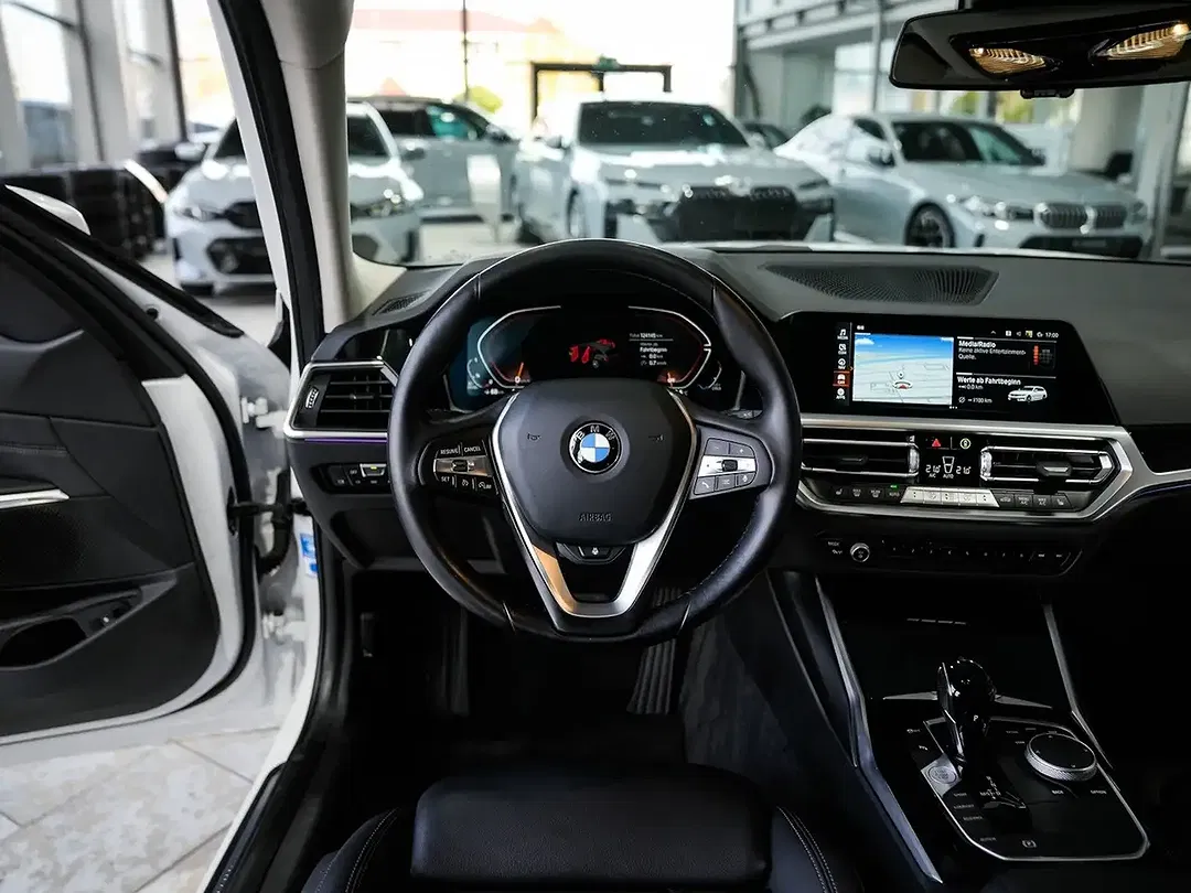 BMW 320 xDrive Touring Sport Line - Thumbnail 14