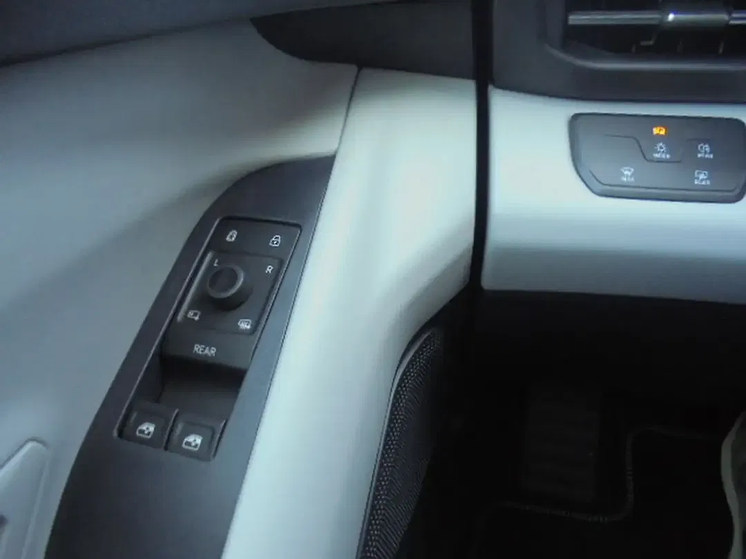 Ford Explorer Select - Thumbnail 14