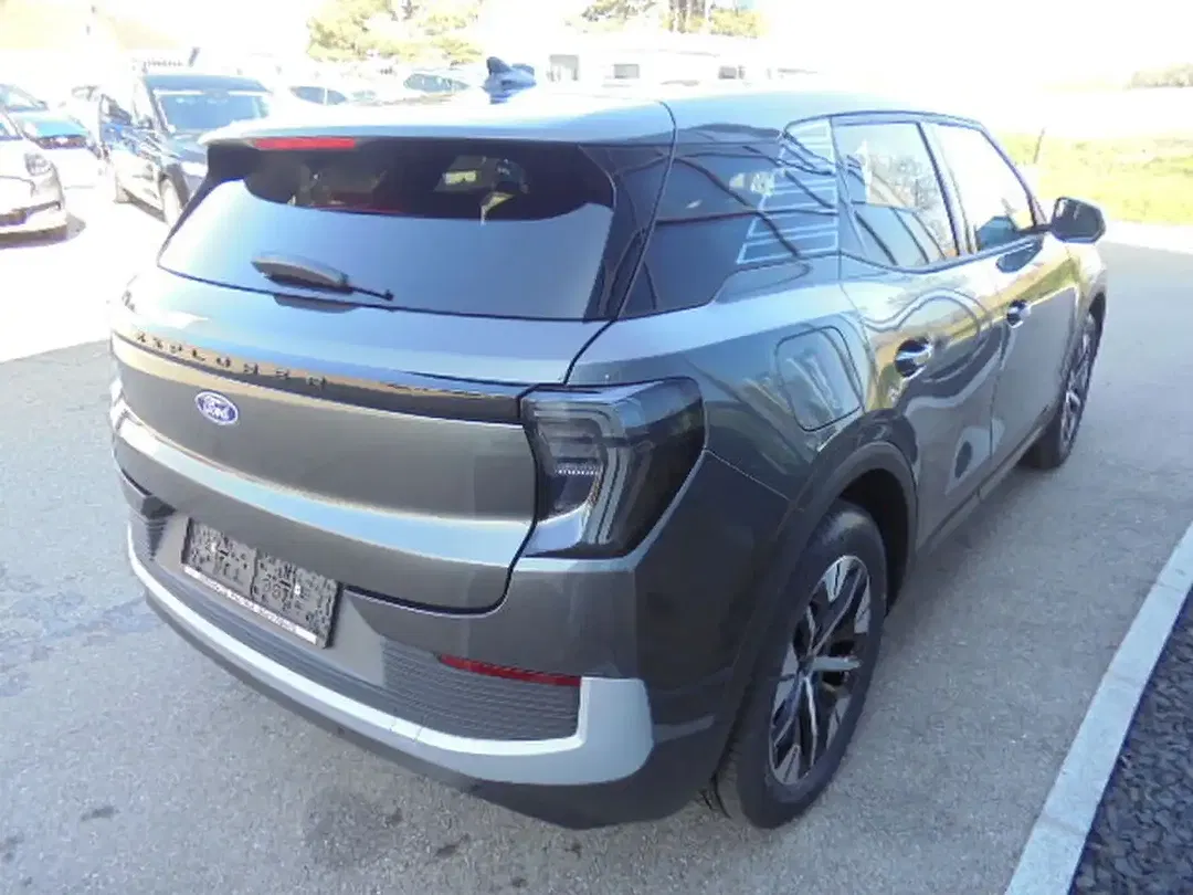 Ford Explorer Select - Thumbnail 3