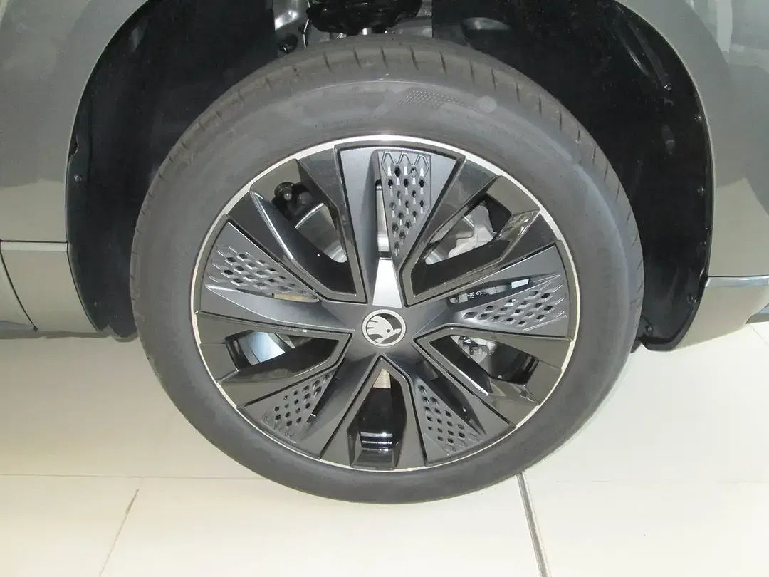 Skoda Karoq Sportline - Thumbnail 6