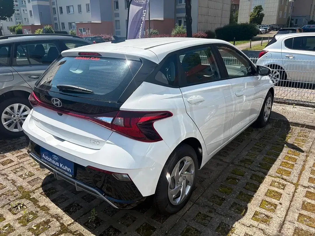 Hyundai i20 - Thumbnail 3