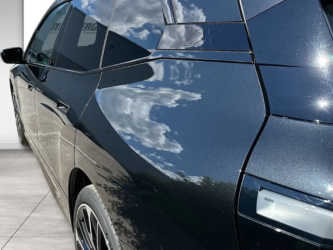 BMW iX xDrive M - Thumbnail 5