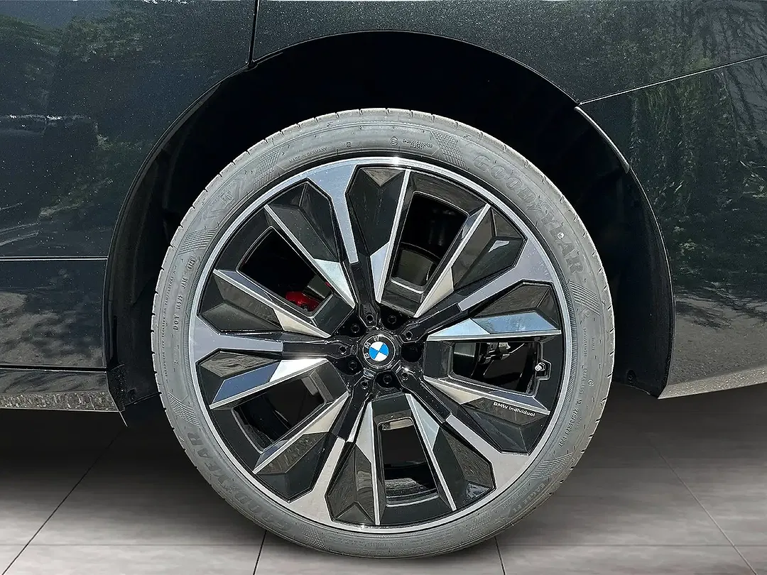 BMW iX xDrive M - Thumbnail 6
