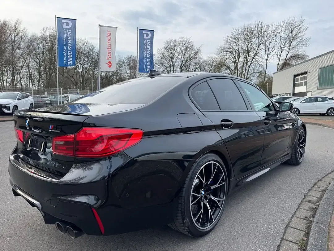 BMW M5 xDrive Competition - Thumbnail 3