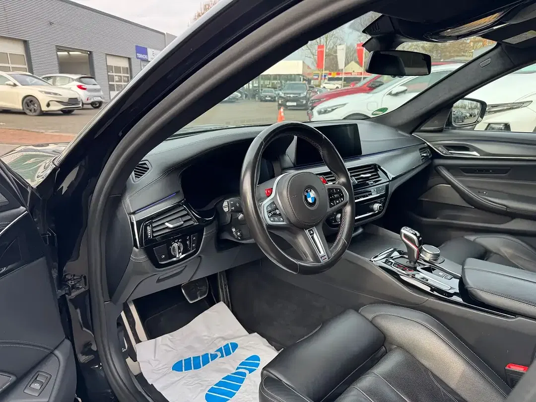 BMW M5 xDrive Competition - Thumbnail 4