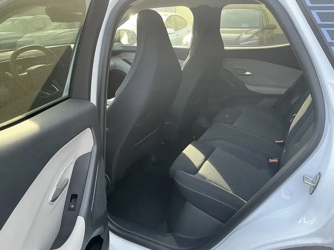 Ford Explorer - Thumbnail 5