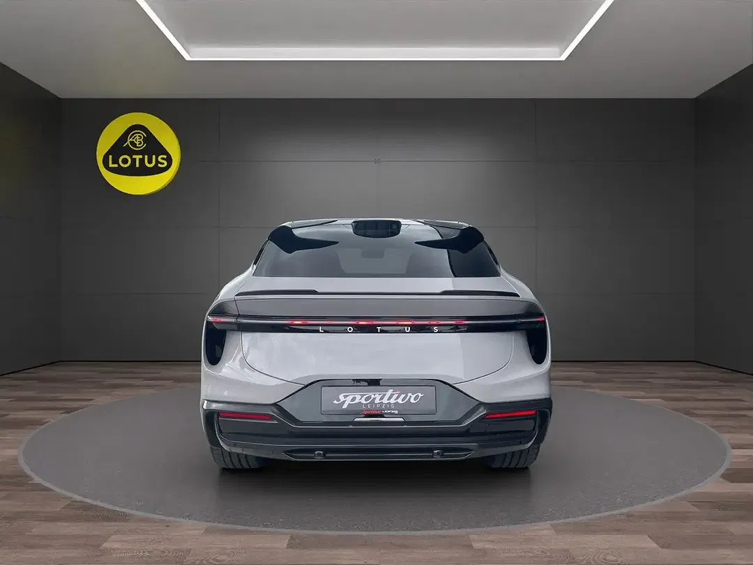 Lotus Eletre R - Thumbnail 5