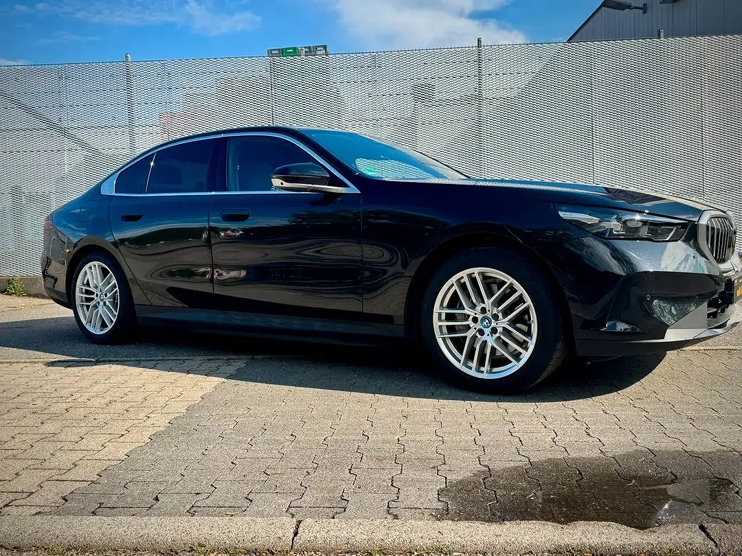 BMW i5 eDrive - Thumbnail 3