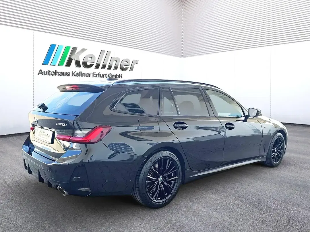 BMW 320 Touring M Sport - Thumbnail 1