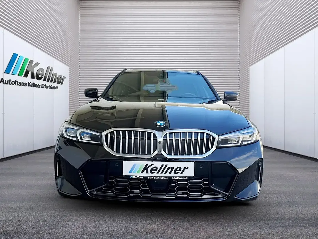 BMW 320 Touring M Sport - Thumbnail 2