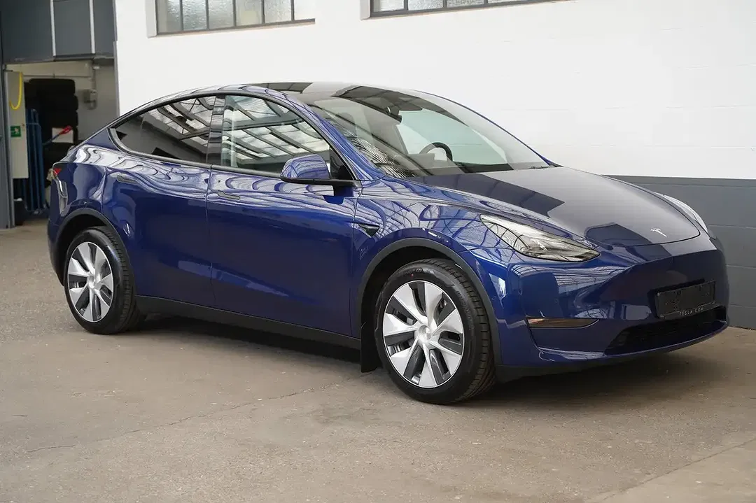 Tesla Model Y AWD Long Range - Thumbnail 12