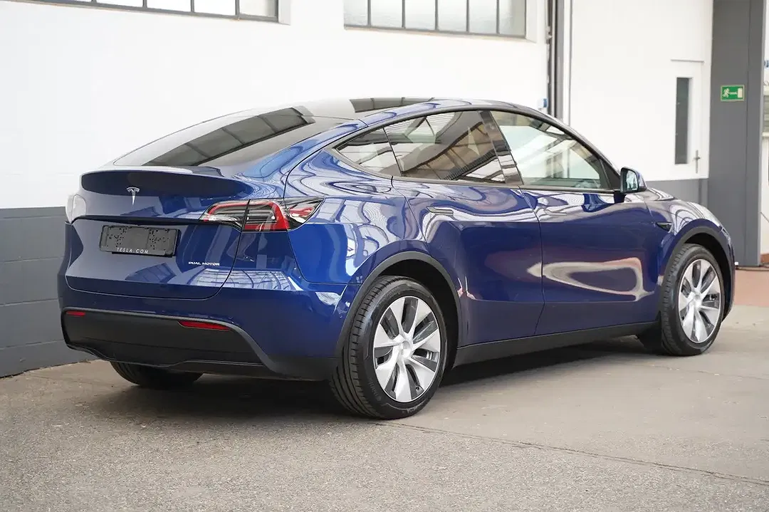 Tesla Model Y AWD Long Range - Thumbnail 14