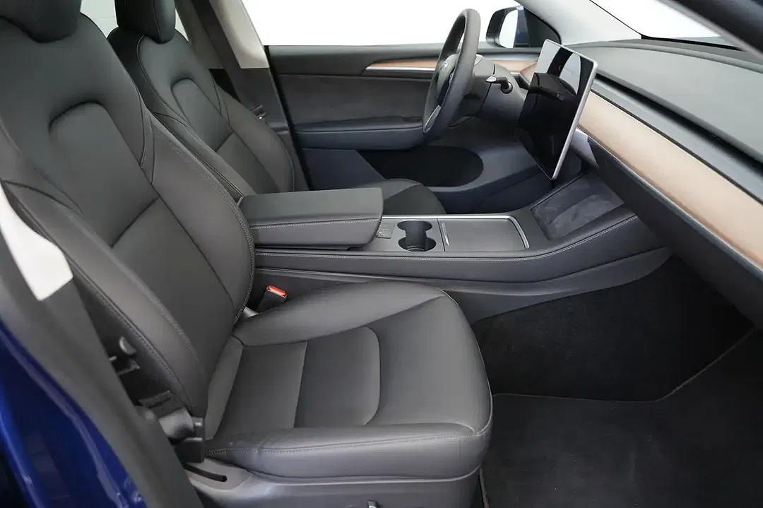 Tesla Model Y AWD Long Range - Thumbnail 16