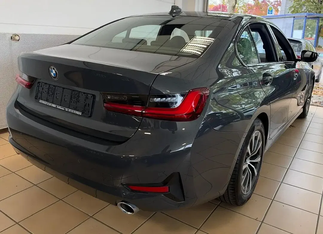 BMW 320 Advantage - Thumbnail 3