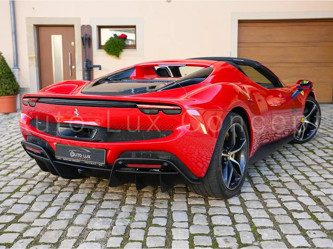 Ferrari 296 GTS - Thumbnail 3