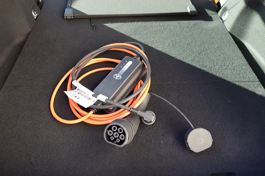 Toyota Prius PHEV Executive - Thumbnail 13