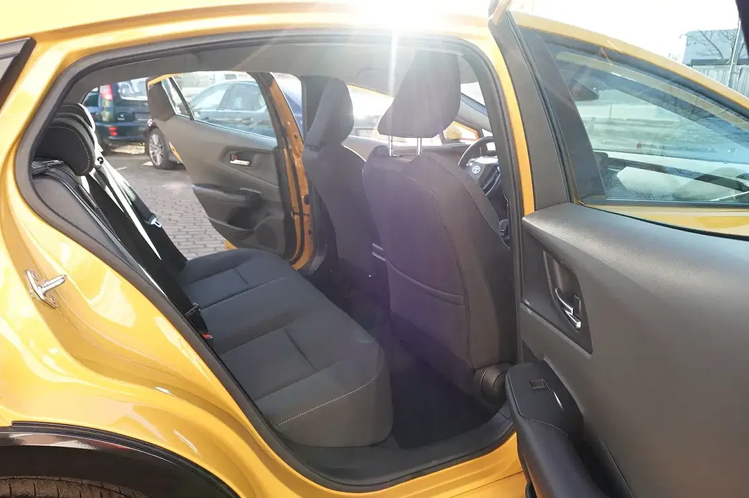 Toyota Prius PHEV Executive - Thumbnail 7