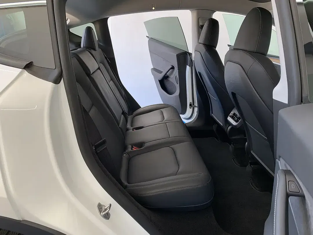 Tesla Model Y AWD Dual Motor Long Range - Thumbnail 12