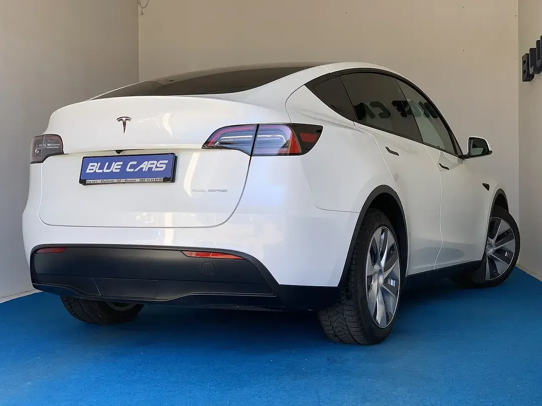 Tesla Model Y AWD Dual Motor Long Range - Thumbnail 6