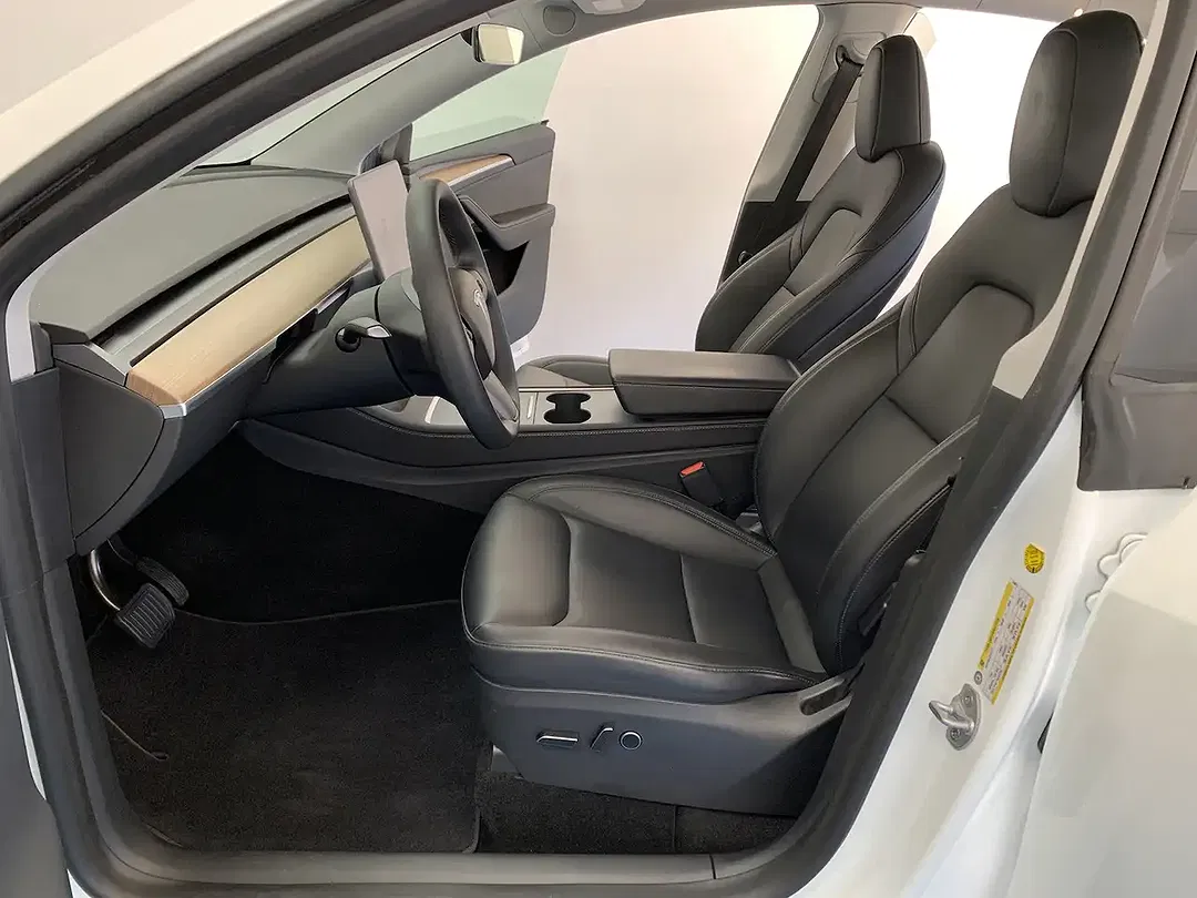 Tesla Model Y AWD Dual Motor Long Range - Thumbnail 7