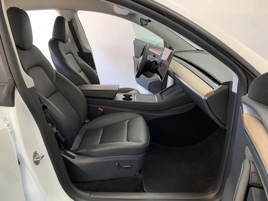 Tesla Model Y AWD Dual Motor Long Range - Thumbnail 9