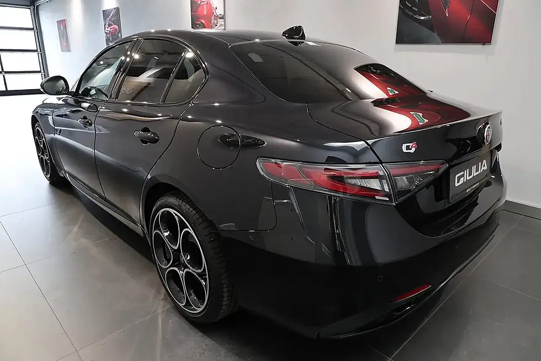 Alfa Romeo Giulia 2.2 16V Q4 Veloce - Thumbnail 4