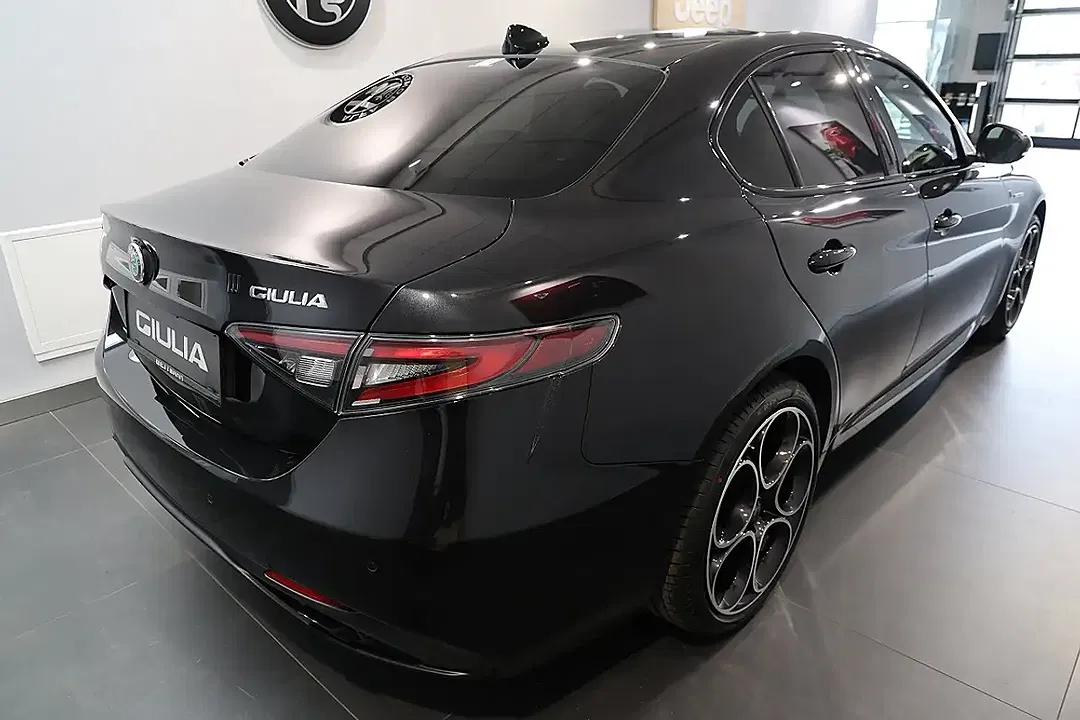 Alfa Romeo Giulia 2.2 16V Q4 Veloce - Thumbnail 5