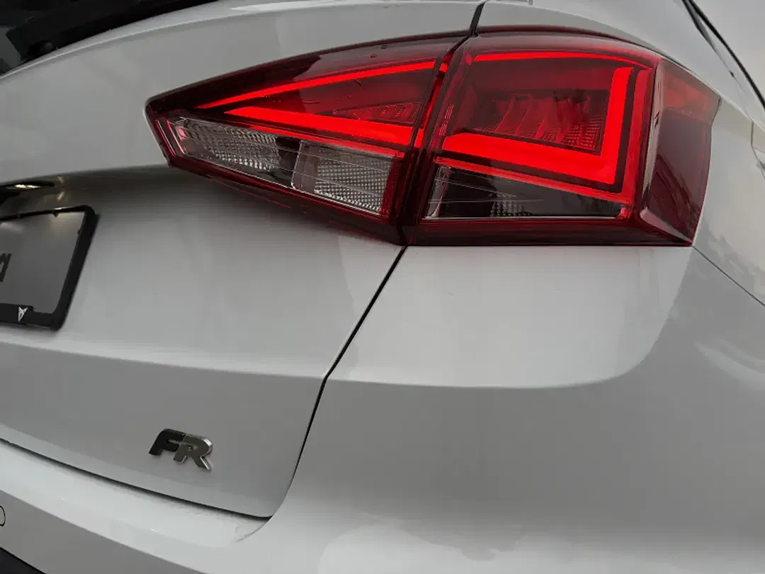 SEAT Arona 1.0 EcoTSI FR - Thumbnail 12