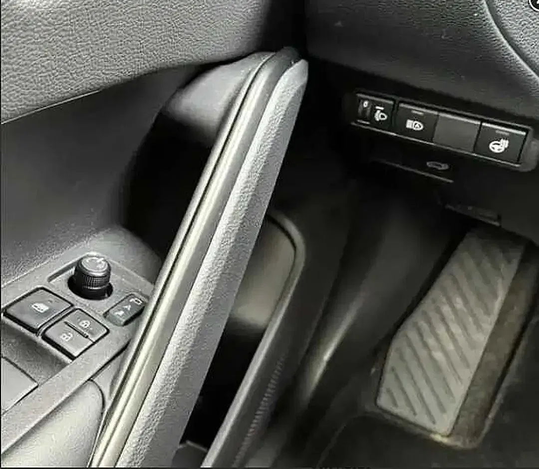 Toyota Corolla Cross Hybrid GR Sport - Thumbnail 3