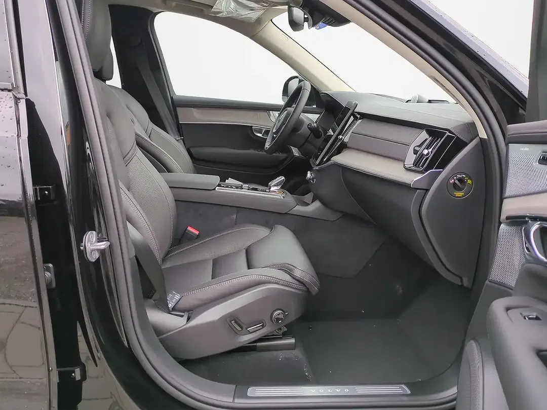 Volvo XC90 T8 PHEV Ultra Dark - Thumbnail 12