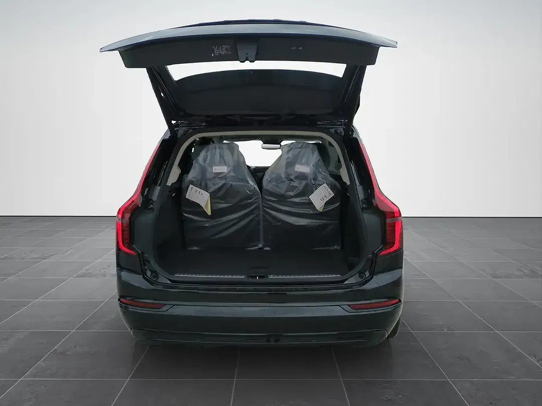 Volvo XC90 T8 PHEV Ultra Dark - Thumbnail 14