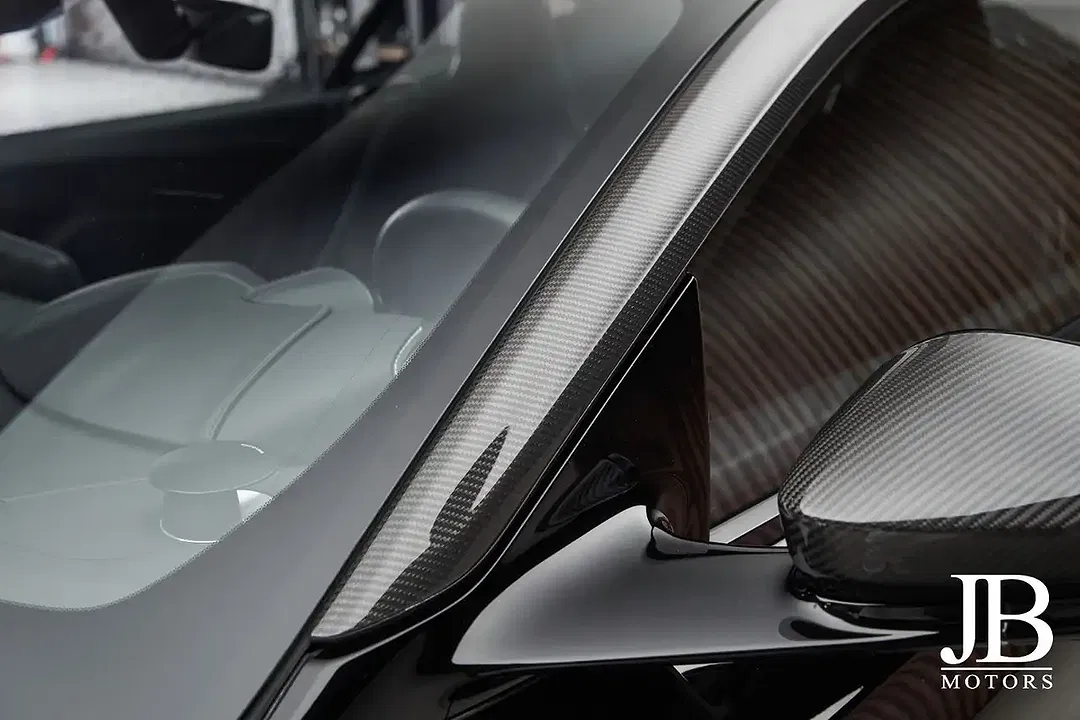 Aston Martin DBS 770 V12 Ultimate Performance - Thumbnail 14