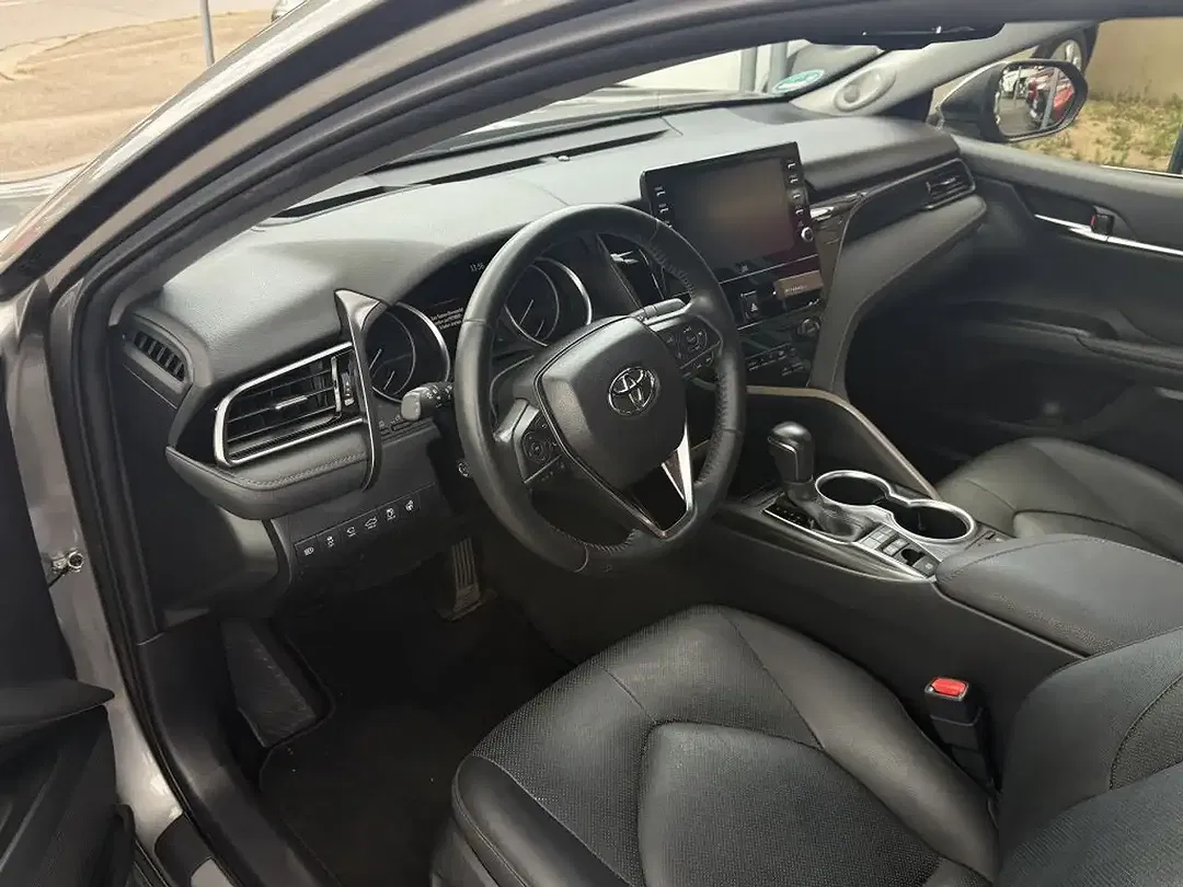Toyota Camry Luxury - Thumbnail 10