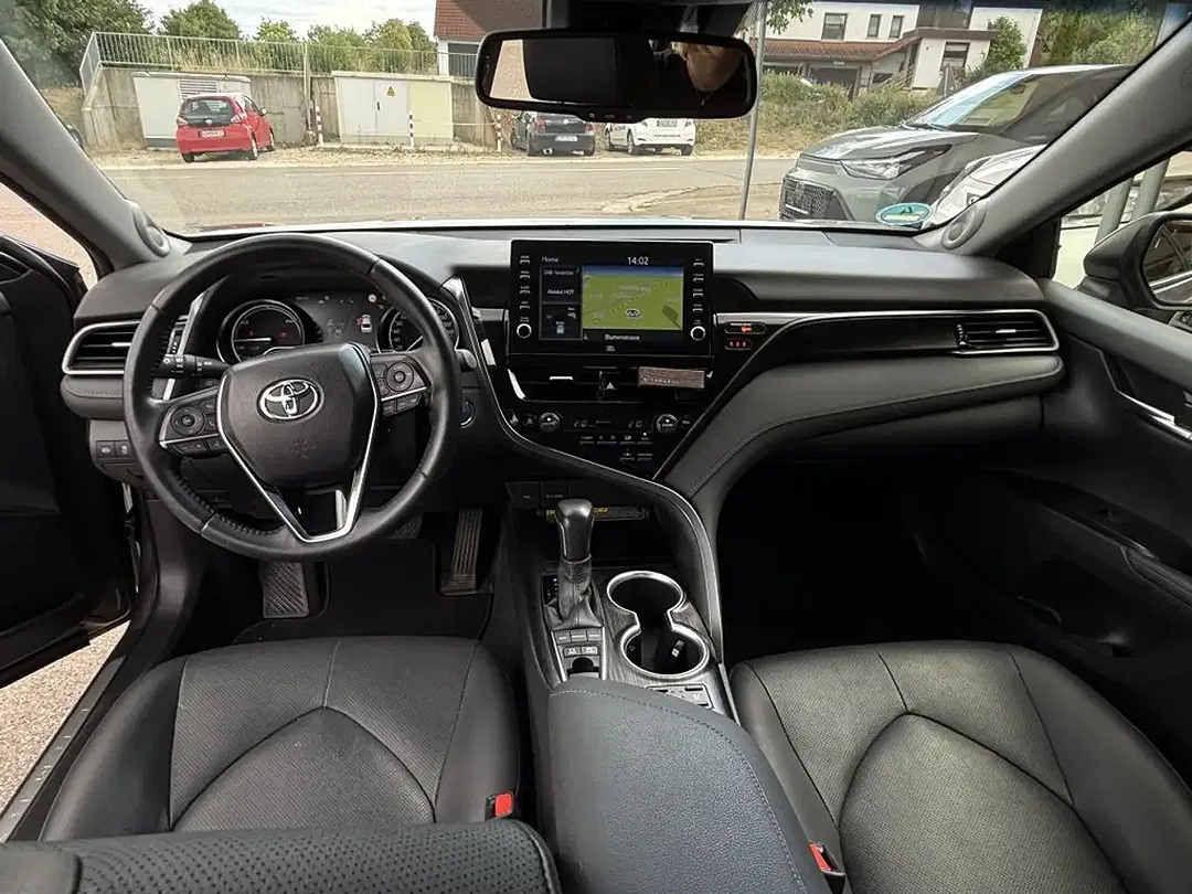 Toyota Camry Luxury - Thumbnail 11