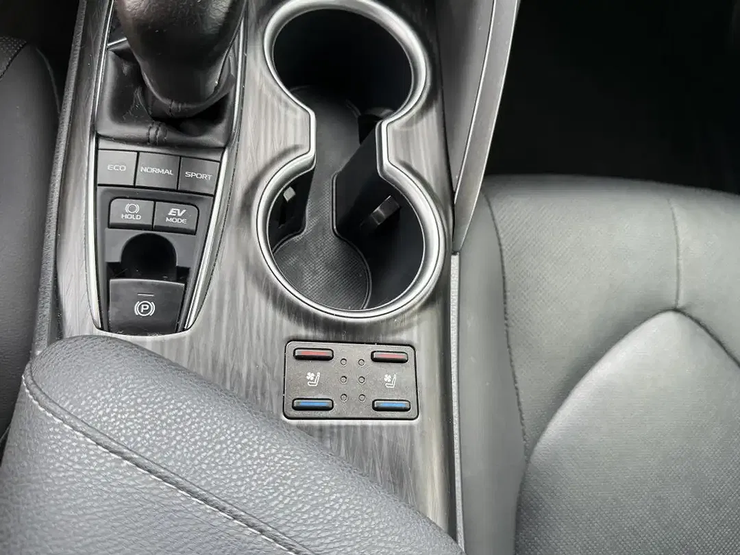 Toyota Camry Luxury - Thumbnail 13