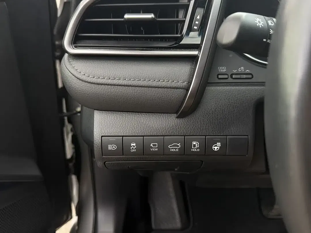 Toyota Camry Luxury - Thumbnail 14