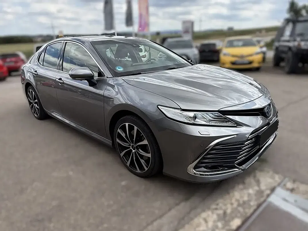 Toyota Camry Luxury - Thumbnail 3
