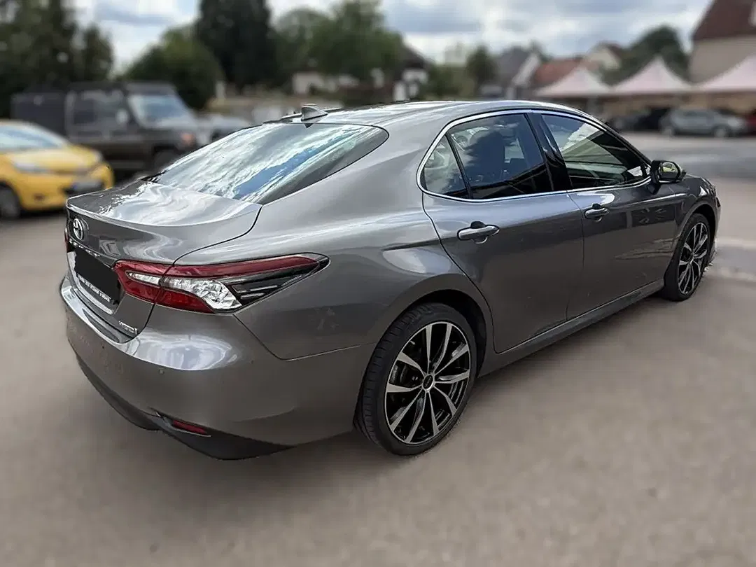 Toyota Camry Luxury - Thumbnail 5