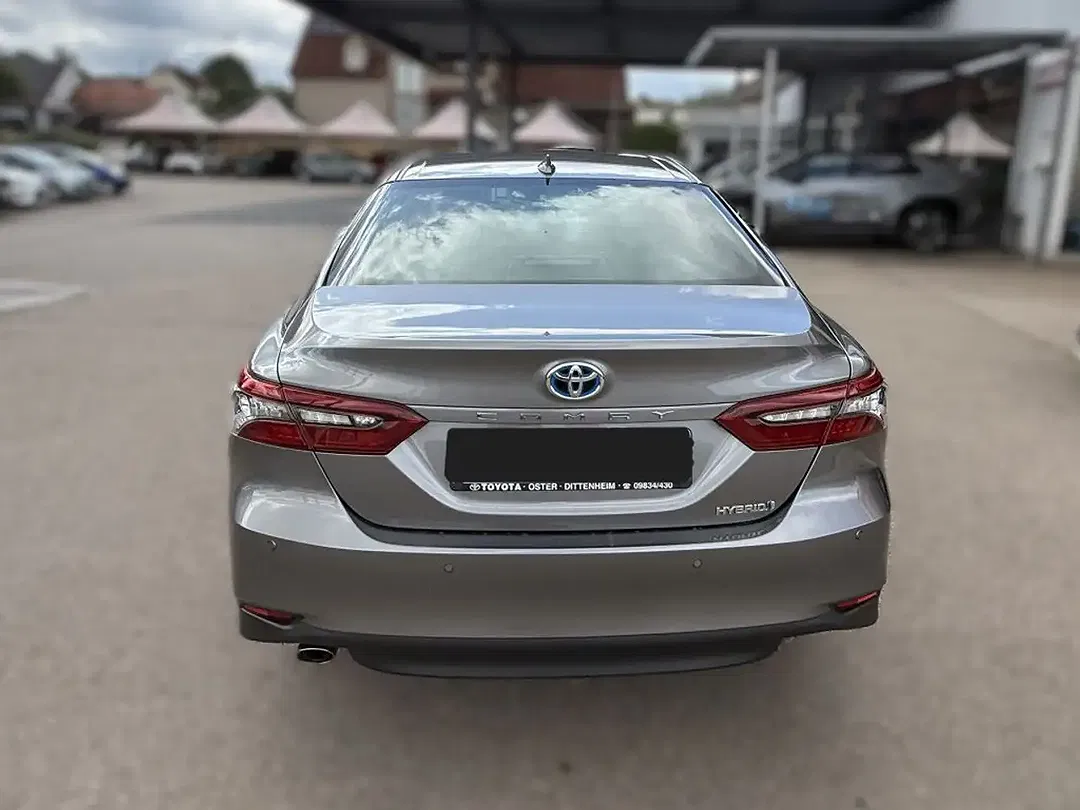 Toyota Camry Luxury - Thumbnail 6