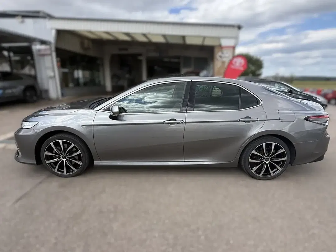 Toyota Camry Luxury - Thumbnail 8