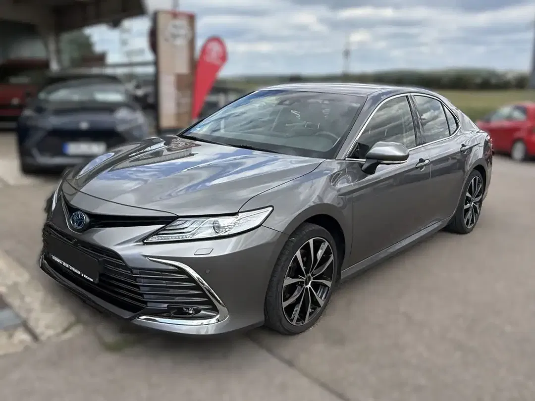 Toyota Camry Luxury - Thumbnail 9