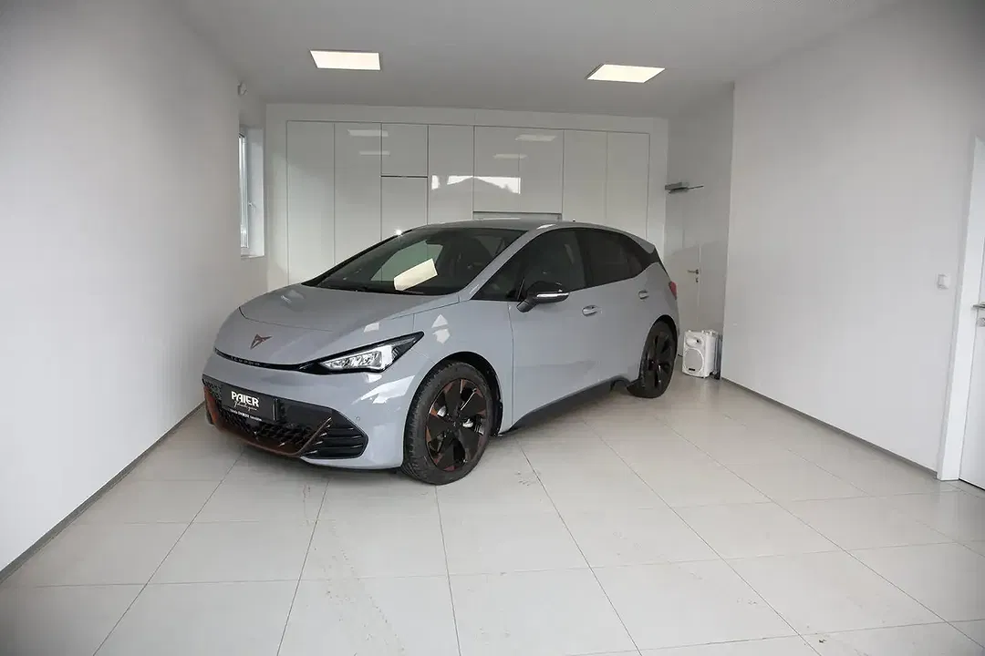 CUPRA Born - Thumbnail 3