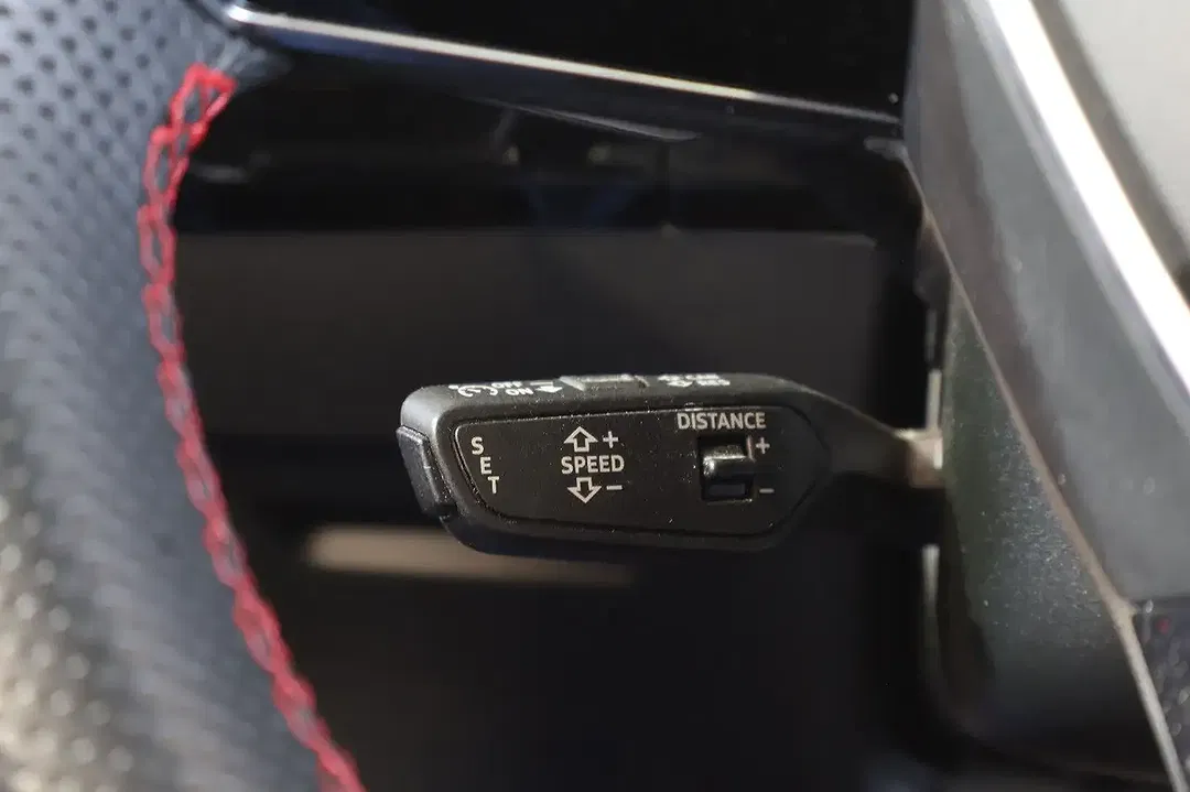 Audi Q8 55 e-tron quattro Sportback S line - Thumbnail 13