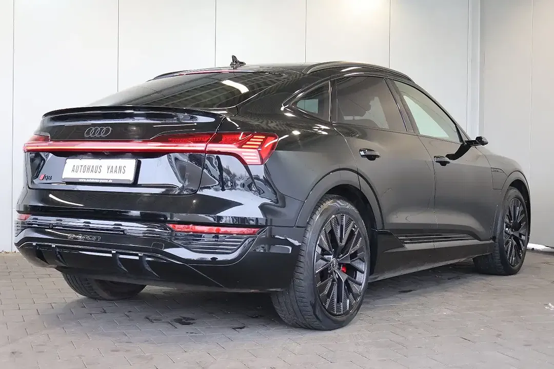 Audi Q8 55 e-tron quattro Sportback S line - Thumbnail 4