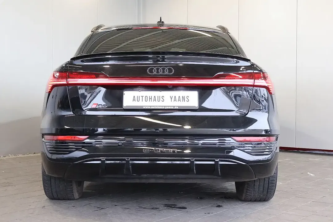 Audi Q8 55 e-tron quattro Sportback S line - Thumbnail 5