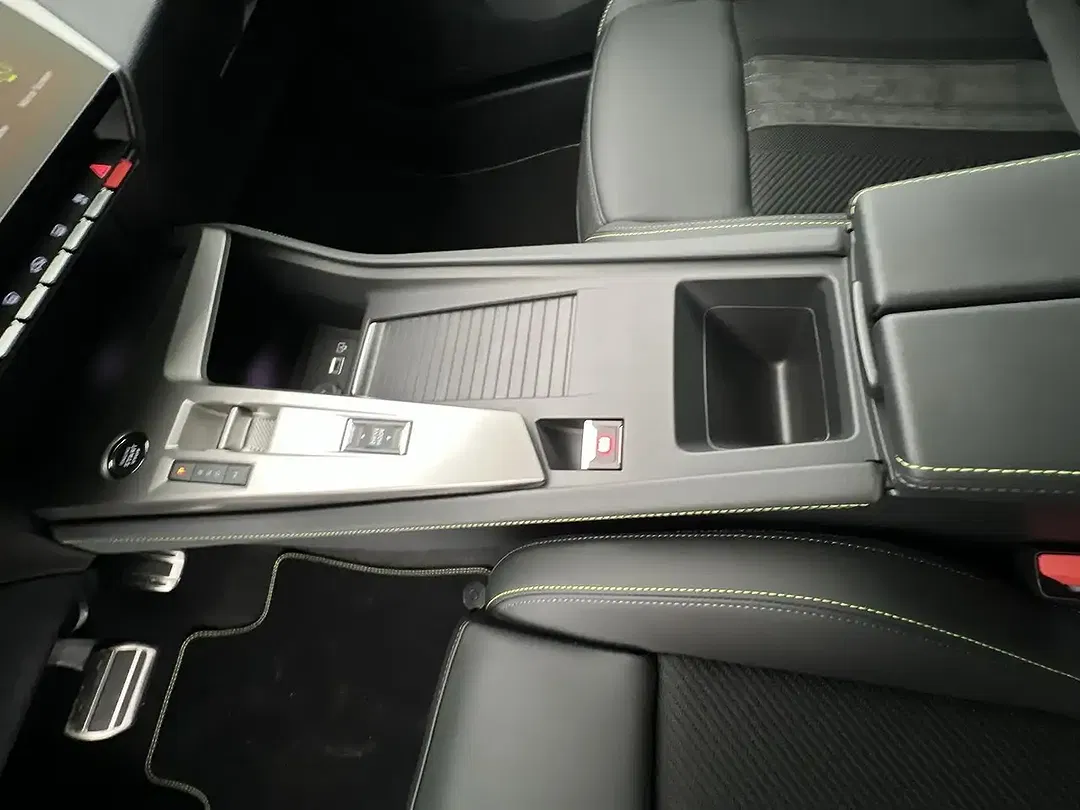 Peugeot 408 Hybrid GT - foto 14