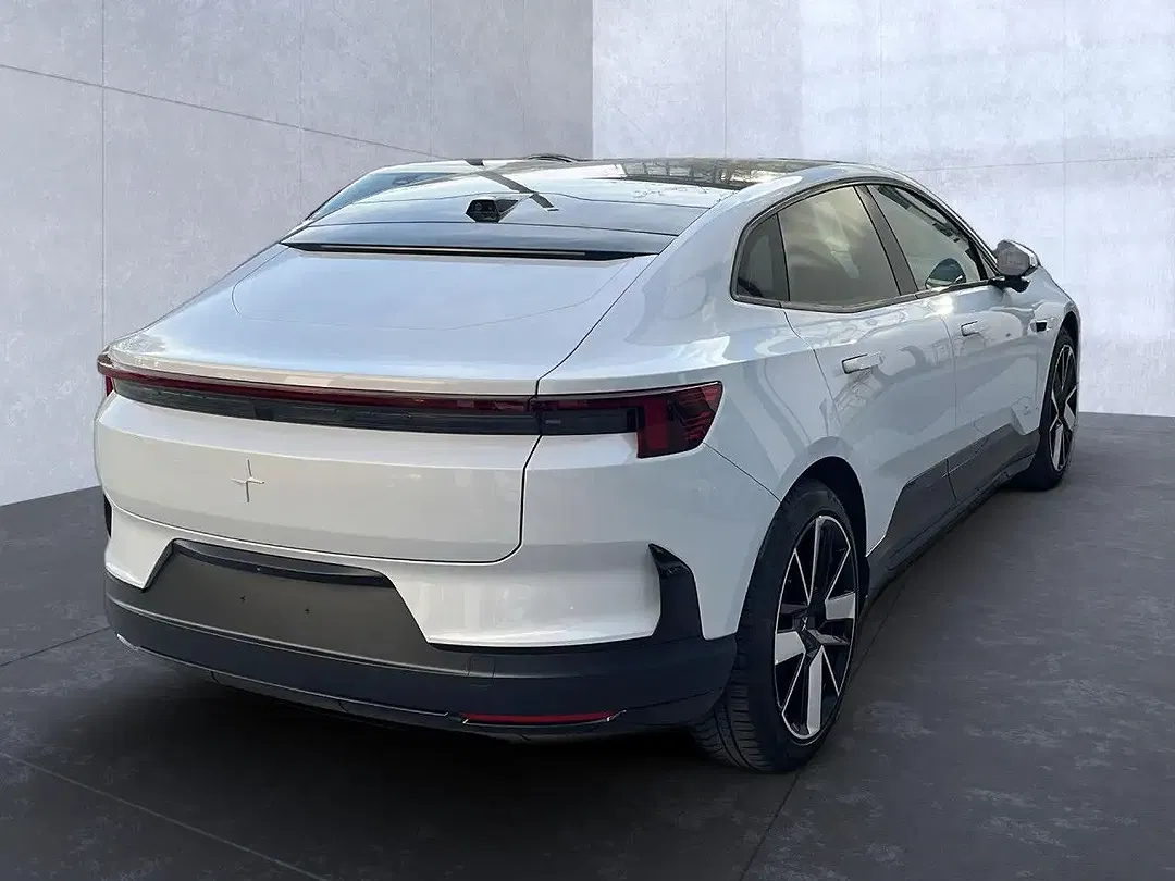 Polestar 4 - Thumbnail 3
