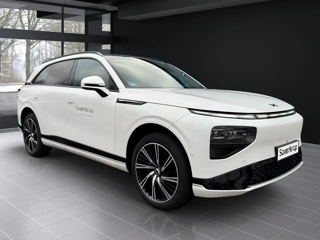 Xpeng G9 AWD Performance - Thumbnail 3